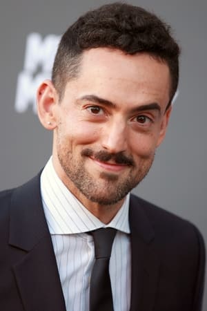 Luis Gerardo Méndez Image