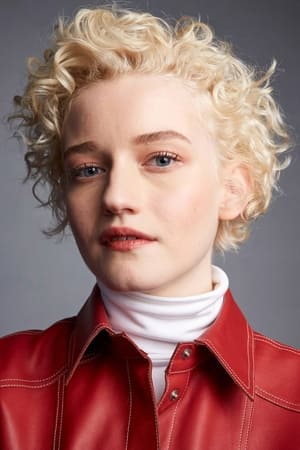 Julia Garner Image