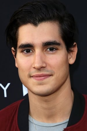 Henry Zaga Image